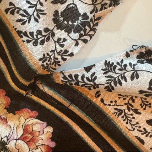 🦋Anthropologie Kachel Collab Mirrored Floral Black White Blush Silk Kimono🦋 - Picture 9 of 10